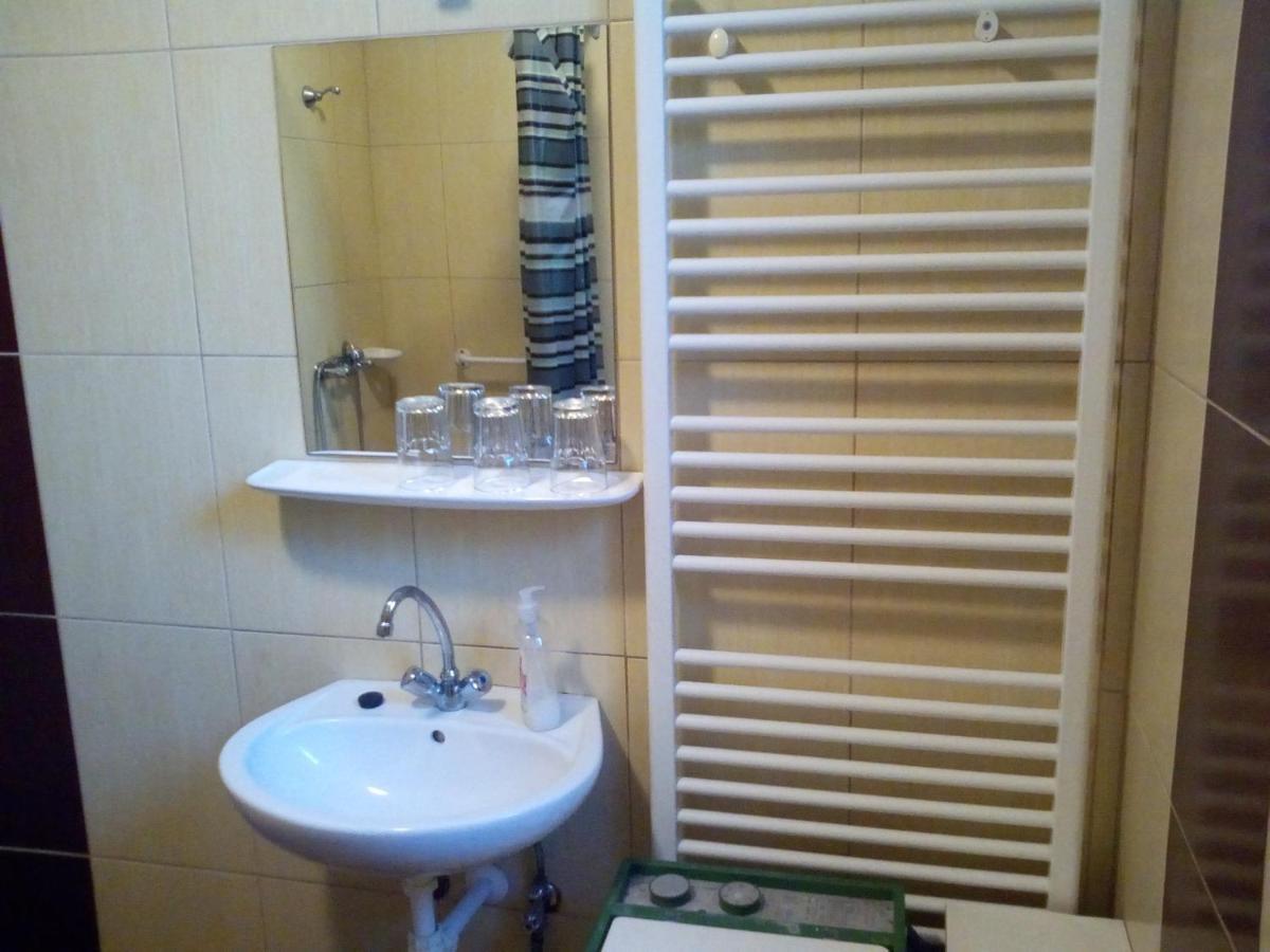 Hullám Panzió Hajdúszoboszló Esterno foto