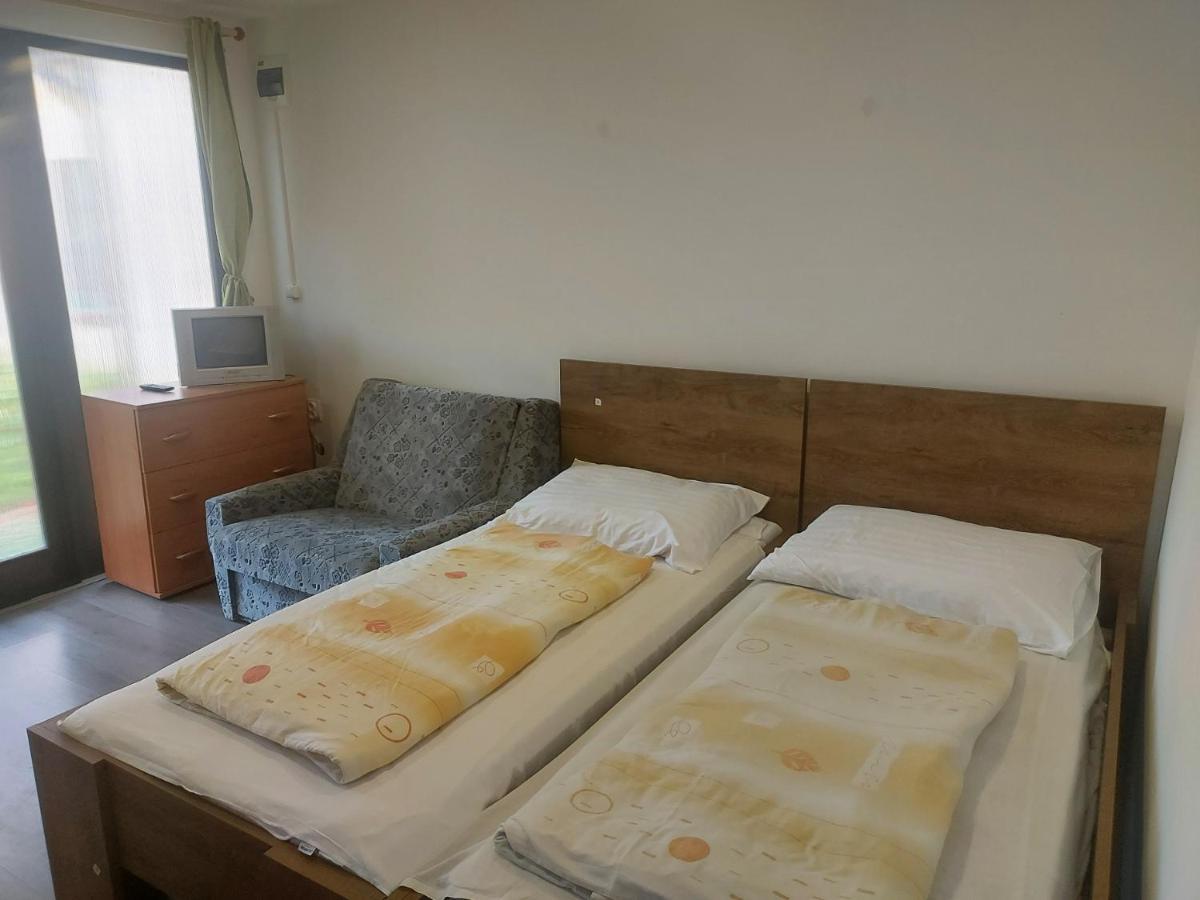 Hullám Panzió Hajdúszoboszló Esterno foto