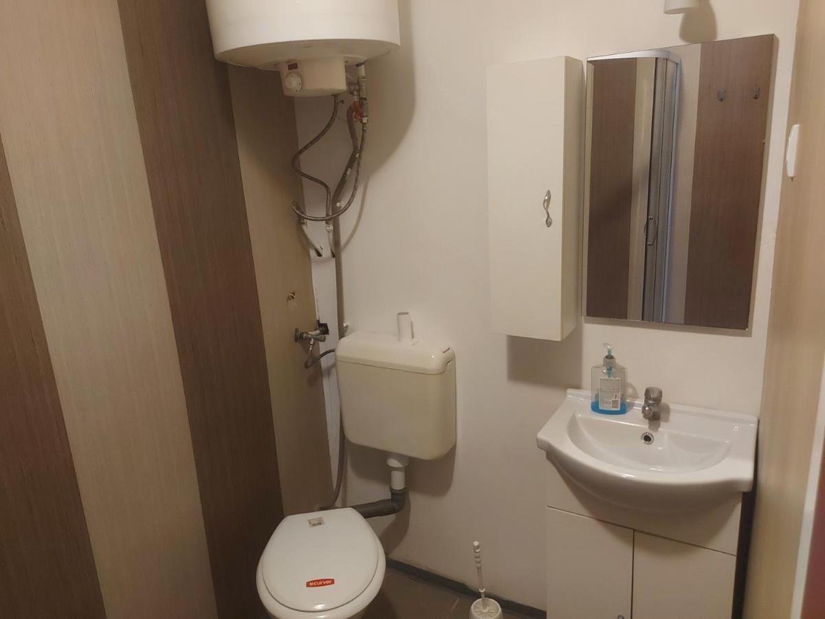Hullám Panzió Hajdúszoboszló Esterno foto