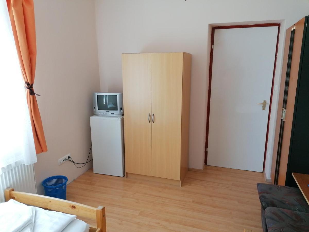 Hullám Panzió Hajdúszoboszló Esterno foto