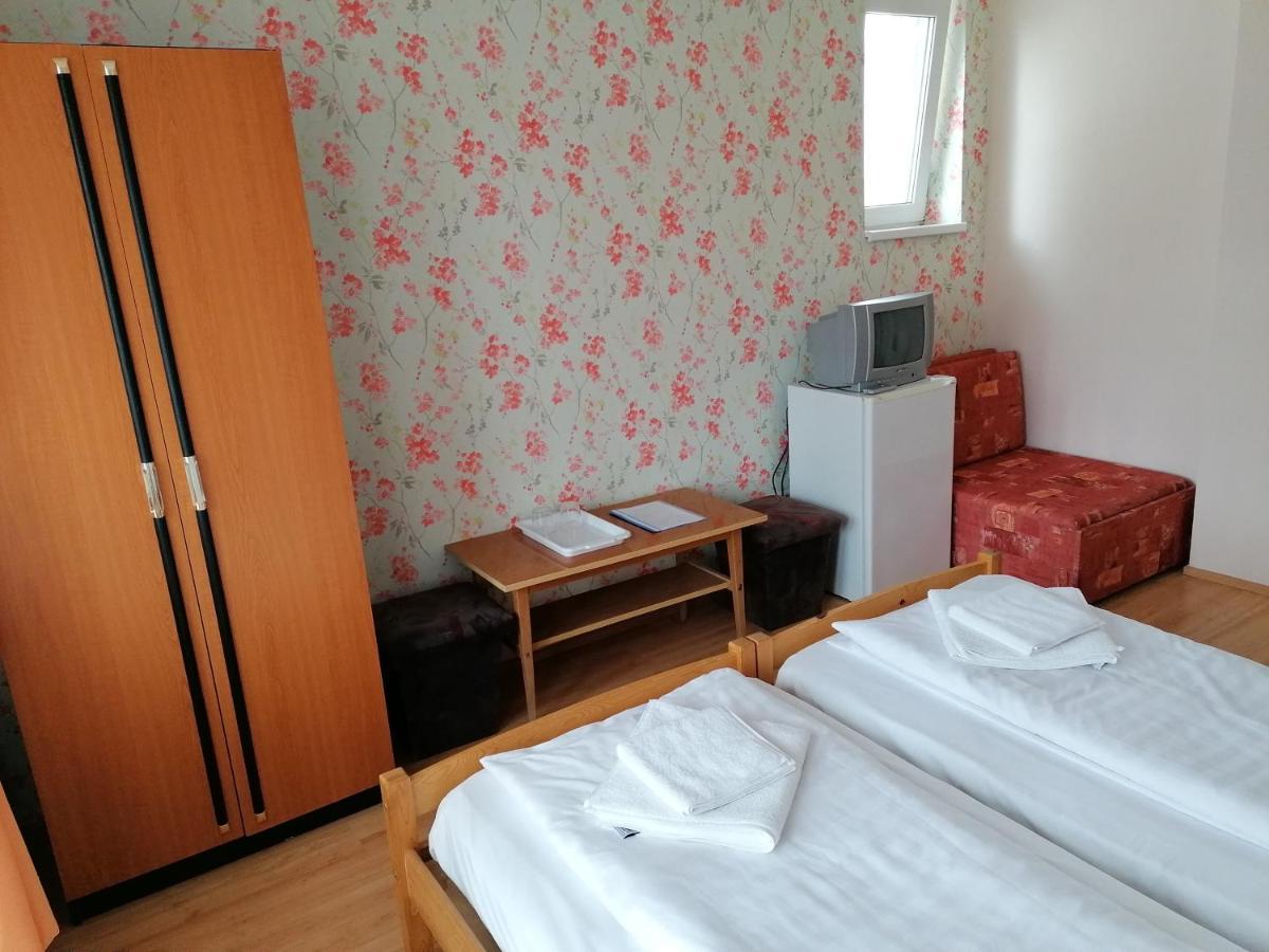 Hullám Panzió Hajdúszoboszló Esterno foto
