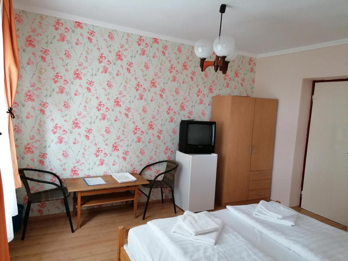 Hullám Panzió Hajdúszoboszló Esterno foto