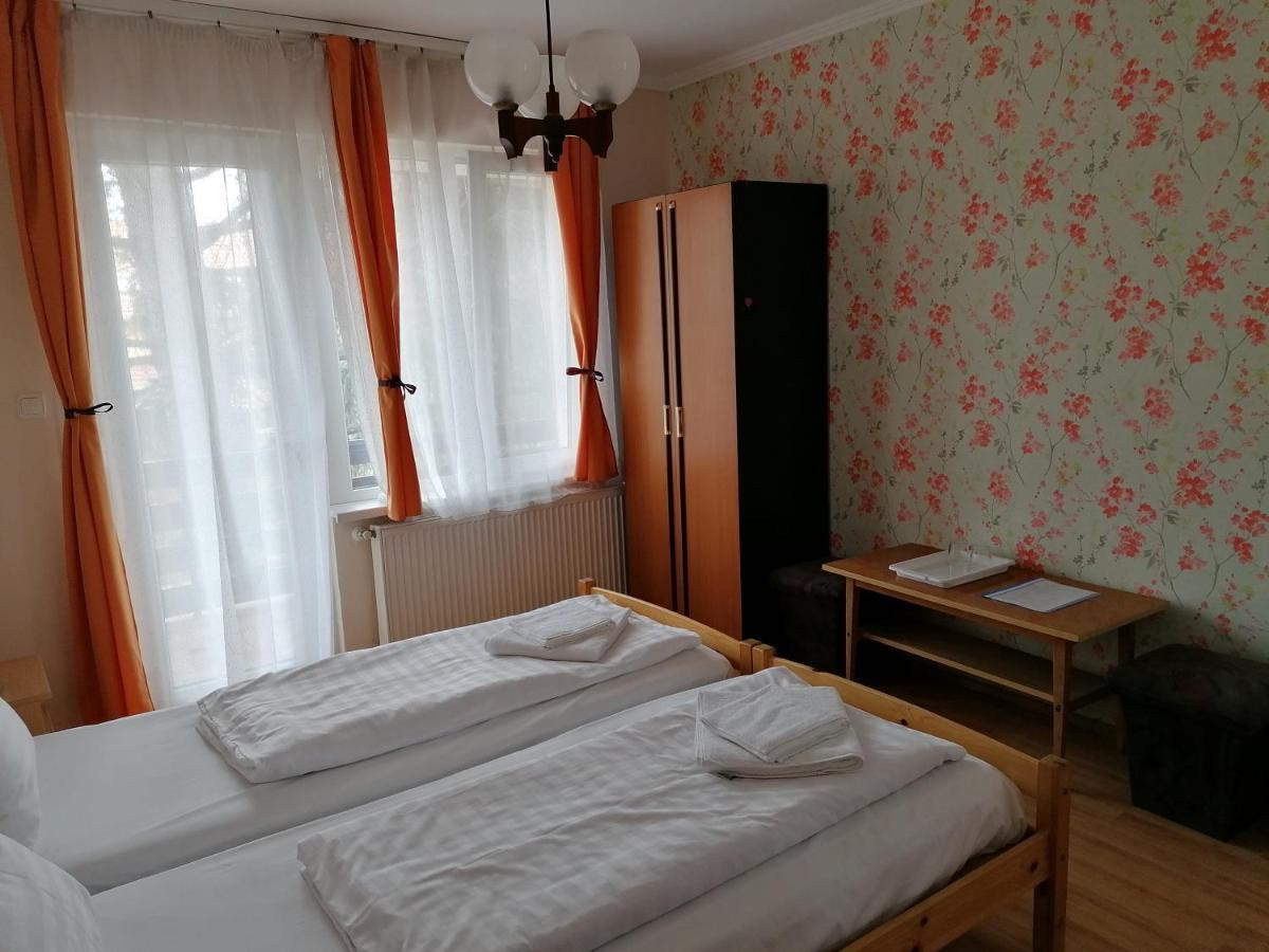 Hullám Panzió Hajdúszoboszló Esterno foto
