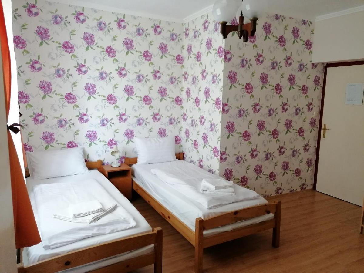 Hullám Panzió Hajdúszoboszló Esterno foto