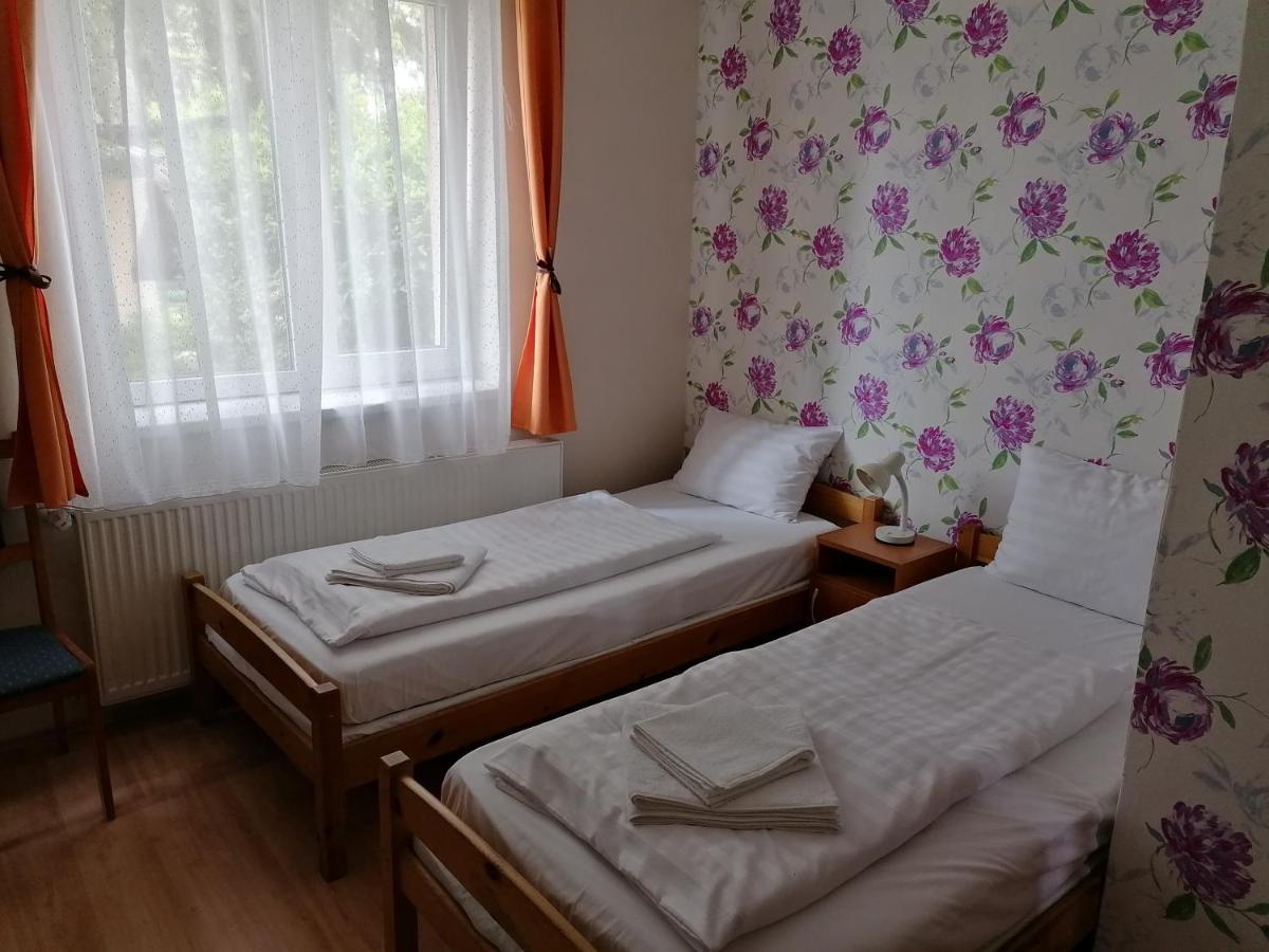 Hullám Panzió Hajdúszoboszló Esterno foto