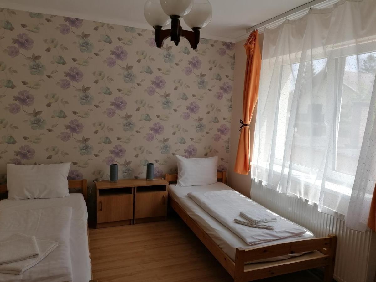 Hullám Panzió Hajdúszoboszló Esterno foto